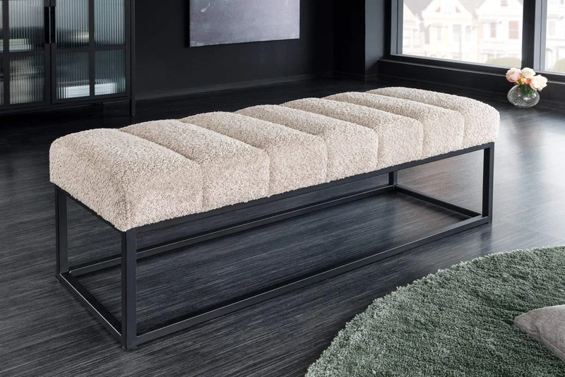 PETIT BEAUTÉ elegáns pezsgőszín bouclé ülőpad a DODO kollekciójából.